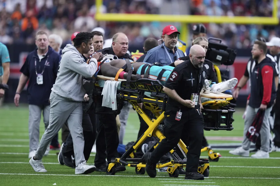 Dolphins WR Grant DuBose Leaves Field on Stretcher After Head Injury
